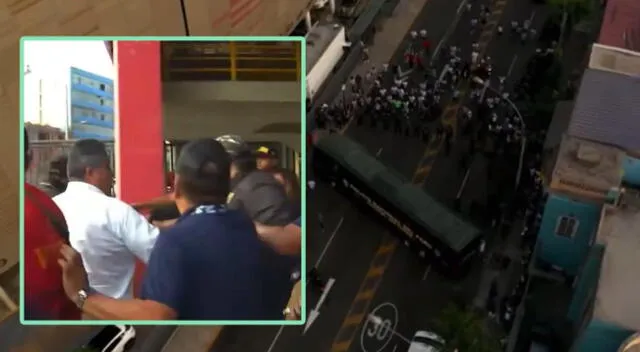 Tenso momento. La previa del clásico se vivió de manera picante en los exteriores del Estadio Nacional.