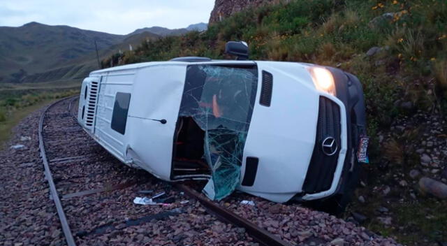 Fallecido quedó atrapado entre los fierros de la miniván y la vía férrea.