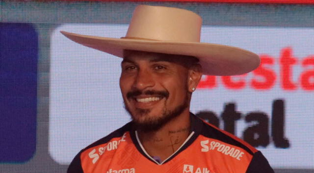 Paolo Guerrero es la sensación en Trujillo.