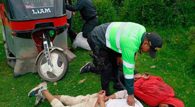 Un comunero vio el condenable hecho y avisó a la Policía, quien procedió a detenerlos.