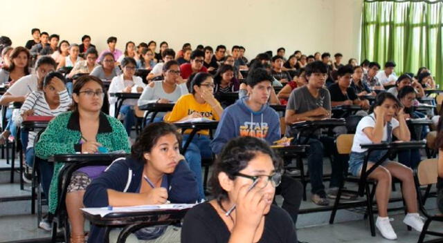 Postulantes para el examen de admisión de la UNMSM.