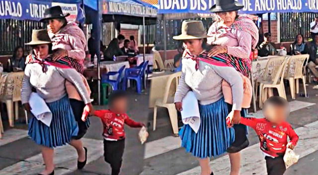 La mujer cargó a su madre en la espalda y de la mano llevó a su pequeño hijo.