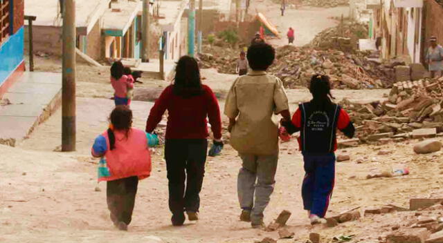 Peruanos tienen que enfrentar la pobreza extrema mientras el Estado se justifica.