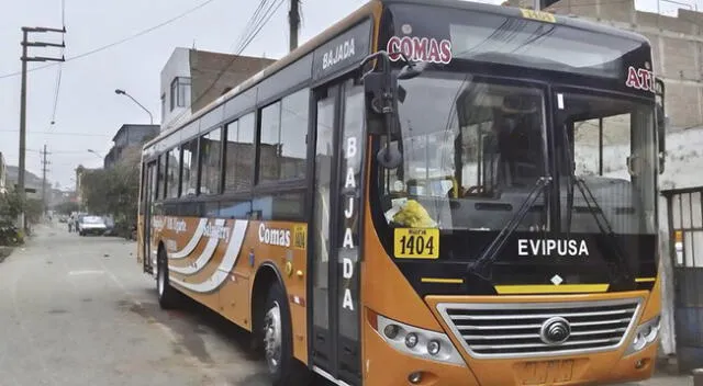 “La Collique”, uno de los buses más usados en Lima Norte porque su larga ruta hasta Ate.