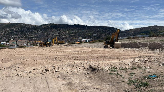 Empiezan a trabajar el terreno.