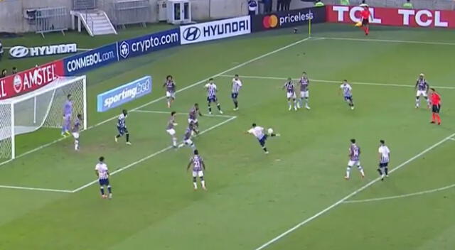 Alianza Lima puso el 2-1 sobre Fluminense con este gol de Kevin Serna.