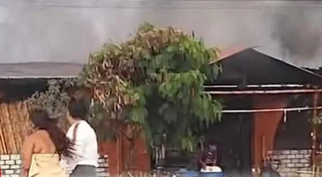 El incendio dejó cuantiosas perdidas para los dueños de un restaurante en Arequipa.