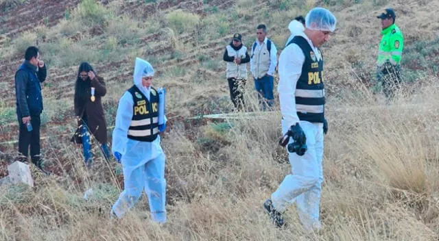 La Policía y otras autoridades llegaron al lugar para el levantamiento del cadáver.