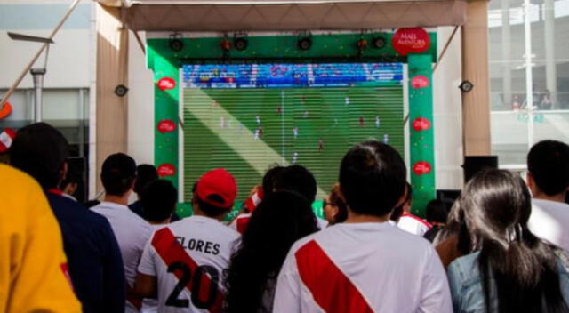 Los centros comerciales más importantes anunciaron que transmitirán gratis el partido de Perú y Chile.