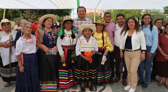 Usuarios de Pensión 65 de Olmos celebraron el aniversario de su ciudad.