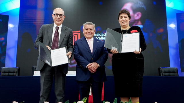 Foto: El Ing. César Acuña saludó la suscripción de este importante acuerdo.