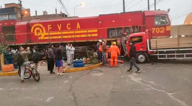 El choque dejó como saldo al chofer del camión gravemente herido.