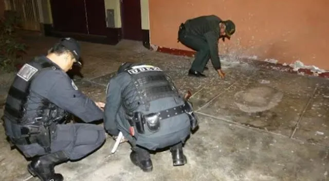 Agentes de la UDEX desactivando un explosivo en las últimas semanas.