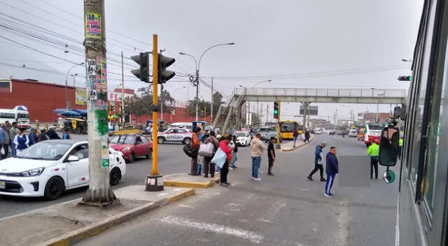 Una mujer de la tercera edad fue víctima de la imprudencia de un conductor de un bus de transporte público.