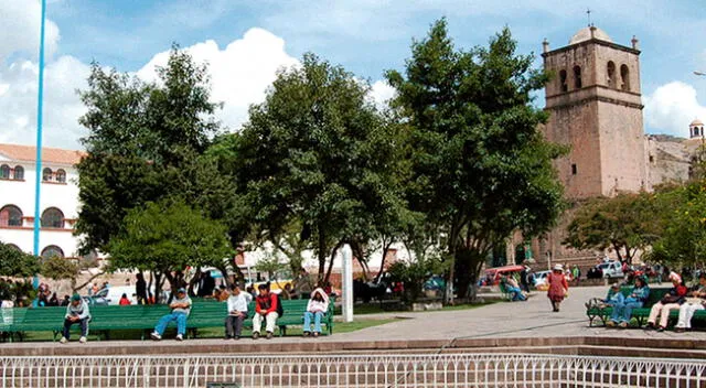 Pelea entre escolares se llevó a cabo en la plaza San Francisco del Cusco. PNP investiga el caso.