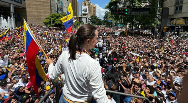 Corina Machado se dirigió a miles de venezolanos desde Caracas, Venezuela.