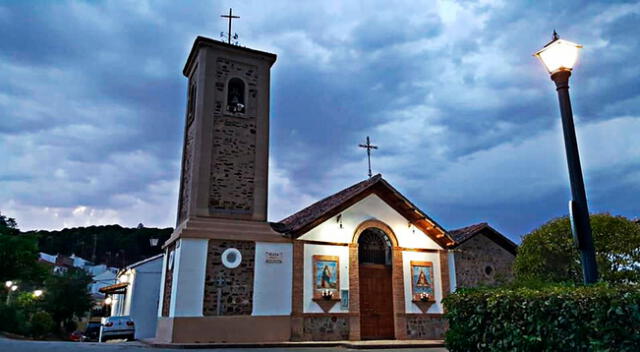 La pareja se grabó en el altar de la iglesia Inmaculada Concepción de El Centenillo.