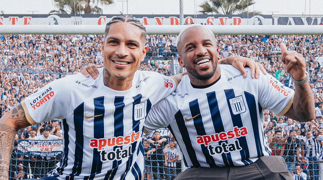 Paolo Guerrero y Jefferson Farfán en el debut del 'Depredador' en Matute. Foto: GLR