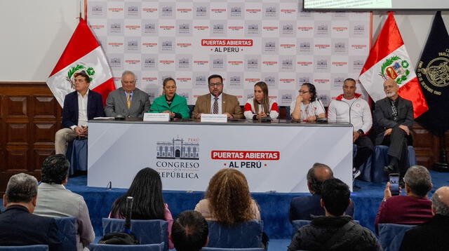 Congresista Carlos Zeballos autor del Proyecto de Ley.