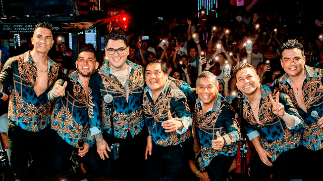 Hermanos Yaipén junto a Camaguey en un escenario.