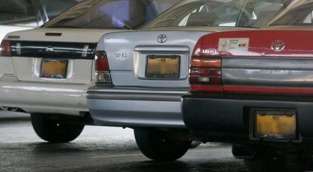 Camionetas, camiones, motos y autos llenan diariamente esta cochera considerada como la más barata de Lima.