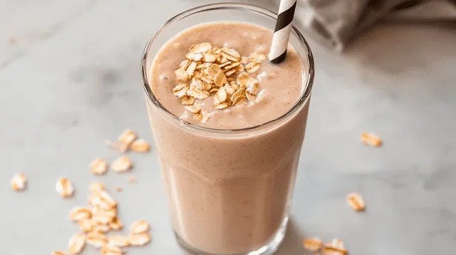 ¿Cómo preparar un batido de manzana, avena y proteína?