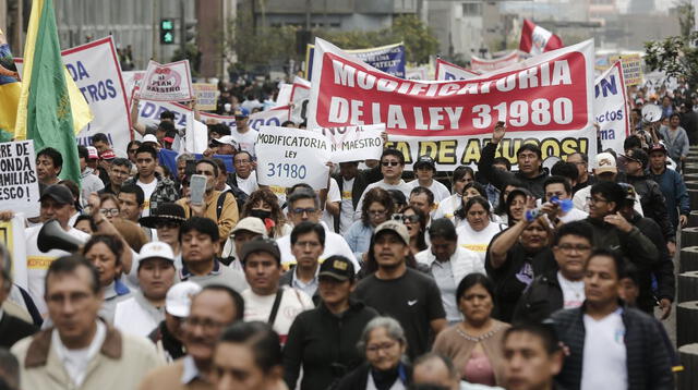 Comerciantes de Mesa Redonda realizan un paro por Ley N° 31980