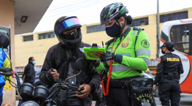 La medida de tránsito busca restringir la circulación de dos o más personas en una motocicleta en varios distritos de la capital.