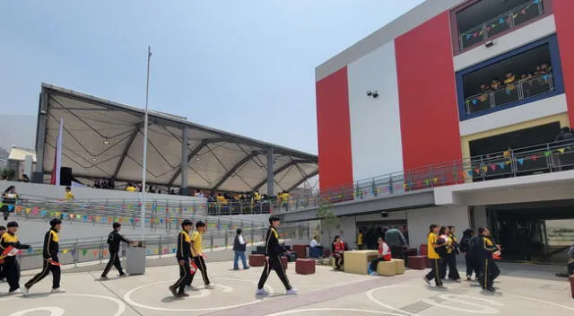 Colegio Bicentenario Gustavo Mohme fue inaugurado este martes 26 de noviembre.