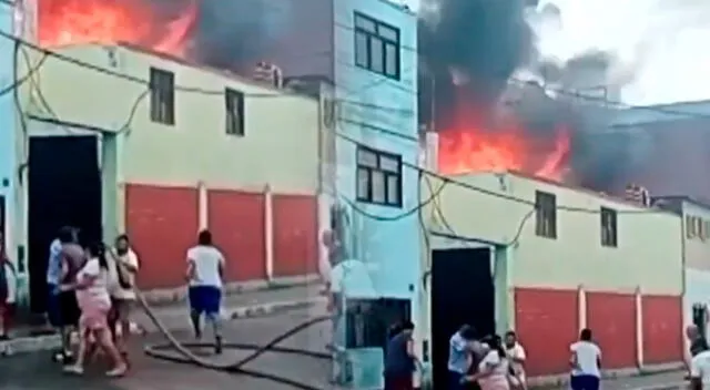 Incendio de gran magnitud consume vivienda en el Callao.