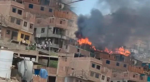 Incendio en SJL viene consumiendo varias casas. Incendio en SJL viene consumiendo varias casas.