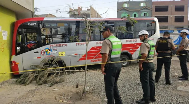 De acuerdo con los testigos de la zona, un hombre armado llevó a cabo el ataque y luego escapó del lugar. De acuerdo con los testigos de la zona, un hombre armado llevó a cabo el ataque y luego escapó del lugar.