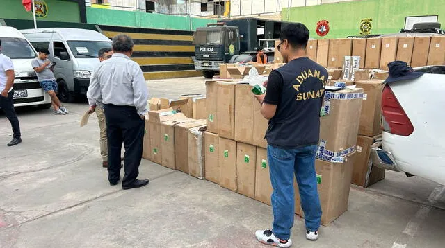 Cigarrillos incautados eran transportados en minivans intervenidas. Fuente: Difusión