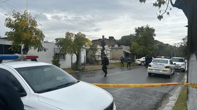 Femicidio, parricidio y suicidio en un mismo acto brutal. Femicidio, parricidio y suicidio en un mismo acto brutal.