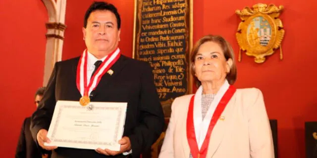 Presidente del Instituto Peruano de Energía Nuclear recibe reconocimiento. Presidente del Instituto Peruano de Energía Nuclear recibe reconocimiento.
