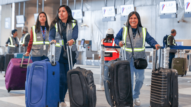 Nuevo Aeropuerto Jorge Chávez multa con S/40 tras 10 min en zona de autos. Nuevo Aeropuerto Jorge Chávez multa con S/40 tras 10 min en zona de autos.
