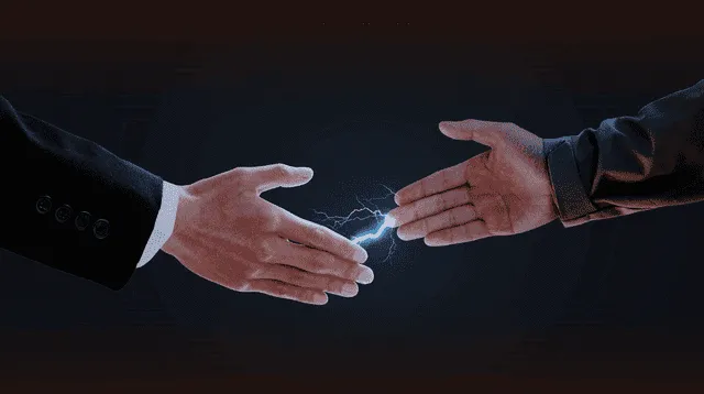 ¿Por qué sentimos una pequeña descarga eléctrica al tocar a alguien? La ciencia lo explica. ¿Por qué sentimos una pequeña descarga eléctrica al tocar a alguien? La ciencia lo explica.