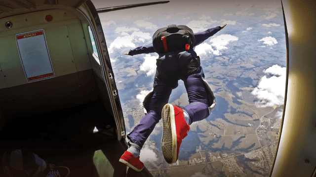 Ingeniero aerorespacial revela las razones técnicas y físicas por las que no hay paracaídas en los aviones comerciales. Ingeniero aerorespacial revela las razones técnicas y físicas por las que no hay paracaídas en los aviones comerciales.