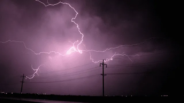 Tormenta poderosa se acerca con lluvias extremas. Tormenta poderosa se acerca con lluvias extremas.