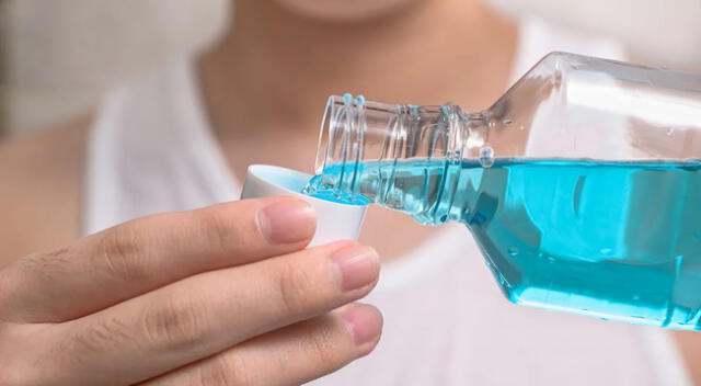 Conoce cuál es el enjuague bucal que puede ser peligroso para tu salud. Conoce cuál es el enjuague bucal que puede ser peligroso para tu salud.
