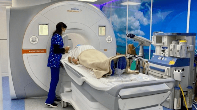 ¡Terrible accidente! Hombre es succionado por máquina de resonancia magnética en hospital de EE.UU. ¡Terrible accidente! Hombre es succionado por máquina de resonancia magnética en hospital de EE.UU.