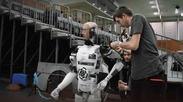 Científicos crean "robot caníbal" que aumenta su tamaño y fuerza al consumir robots pequeños. Científicos crean "robot caníbal" que aumenta su tamaño y fuerza al consumir robots pequeños.