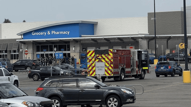 Apuñalamiento en Walmart deja 11 heridos y un sospechoso arrestado. Apuñalamiento en Walmart deja 11 heridos y un sospechoso arrestado.