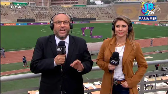 Peter Arévalo y Alexandra Horler estuvieron a cargo de la transmisión del fútbol femenino, mientras Paco Bazán brilló por su ausencia. | FUENTE: ATV.   