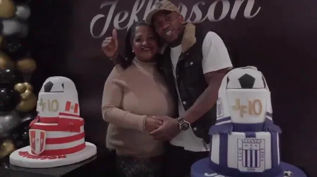 Jefferson Farfán pasó su cumpleaños con su mamá Charo. | FUENTE: Instagram.   