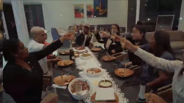 El brindis por el cumpleaños de Jefferson Farfán. | FUENTE: Instagram.   