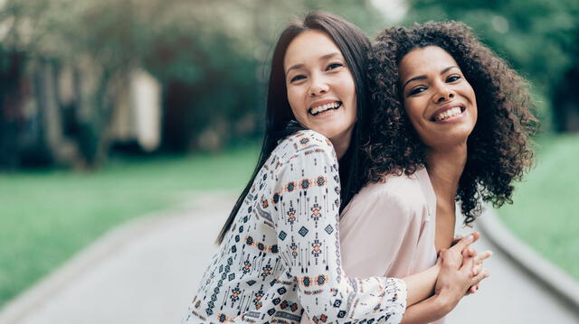  La carta a tu mejor amiga expresa la felicidad y el cariño de la amistad.   