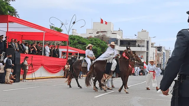 Marinera con caballo de paso deslumbraron en desfile.   