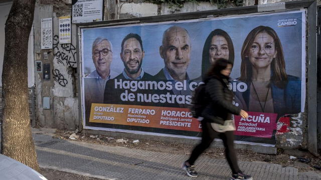  Cartel del partido peronista de Horacio Rodriguez Larreta en las calles de Buenos Aires.   