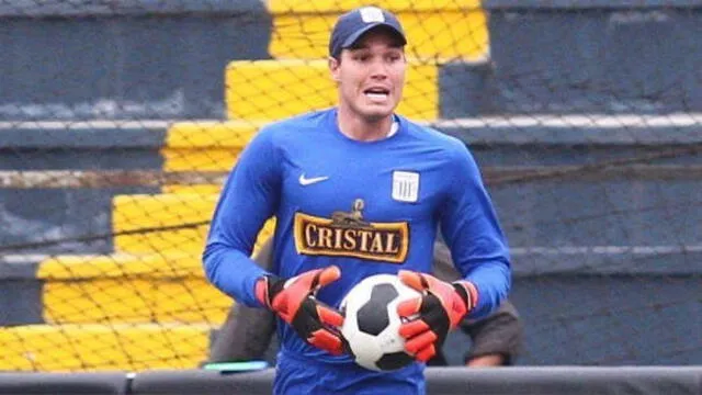  Fue arquero del club Alianza Lima.   